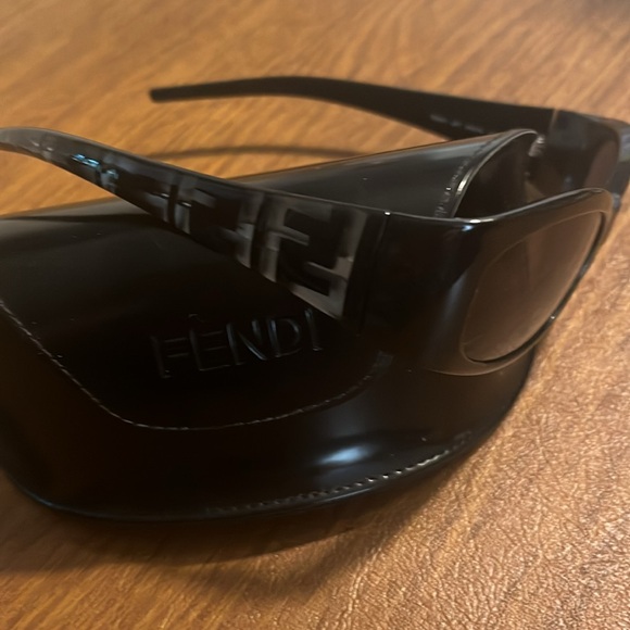 Fendi vintage sunglasses nwot - Picture 4 of 4